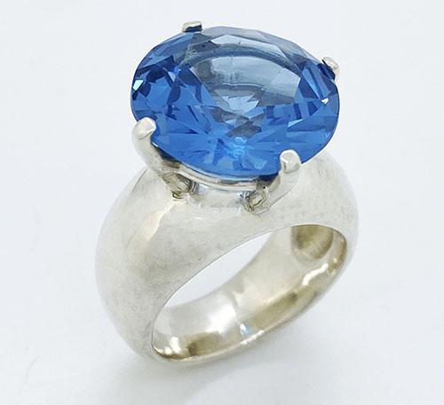 anillo de plata topacio azul