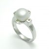 Anillo de plata ley 0,950 con peso 4,5 gramos con perla natural de cultivo de 7 mm.