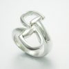 Anillo de plata ley 0,950 de peso 9 gramos. Diseño de filetes de equitación cruzados.