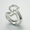 Anillo de plata ley 0,950 de peso 9 gramos. Diseño de filetes de equitación cruzados.