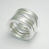 Anillo de plata ley 0,950 con peso 15 gramos. Diseño de 5 argollas aleatorias.