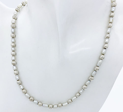 Collar de esferas de plata con perlas naturales