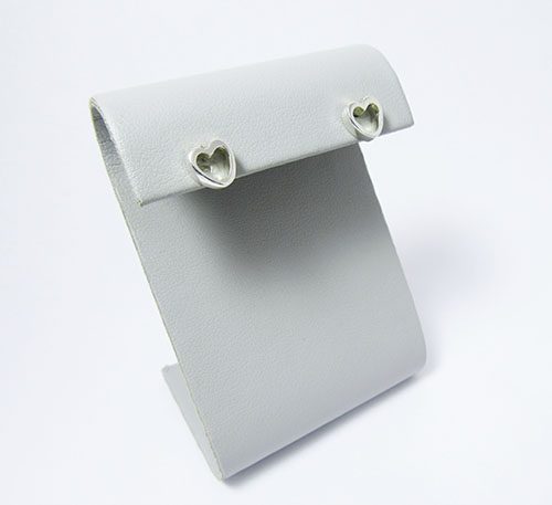 Aretes de plata ley 0,950 con peso 2,5 gramos, Diseño de corazón pequeño.