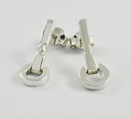 Aretes de plata ley 0,950 con peso 4 gramos. Diseño de dos piezas, círculos de movimiento.