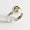 anillo de plata con topacio amarillo