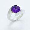 Anillo de plata ley 0,950 con peso 9 gramos y alejandra natural talla ovalada de 3 quilates
