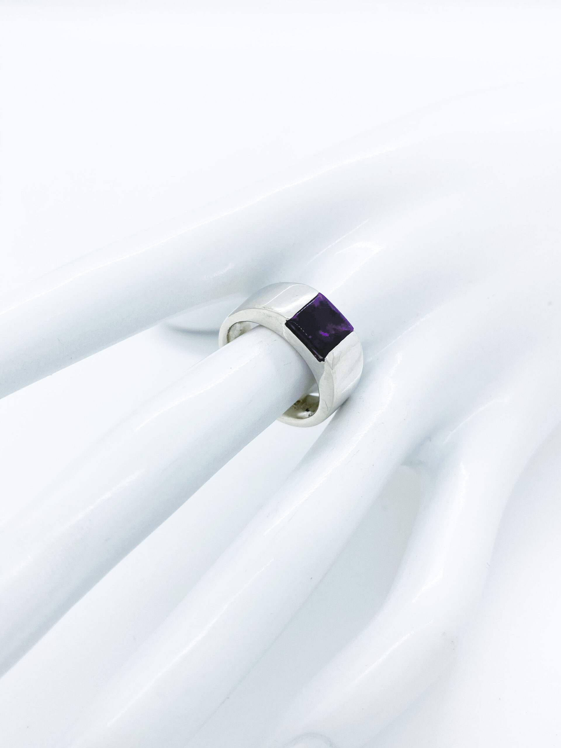 anillo de plata con amatista
