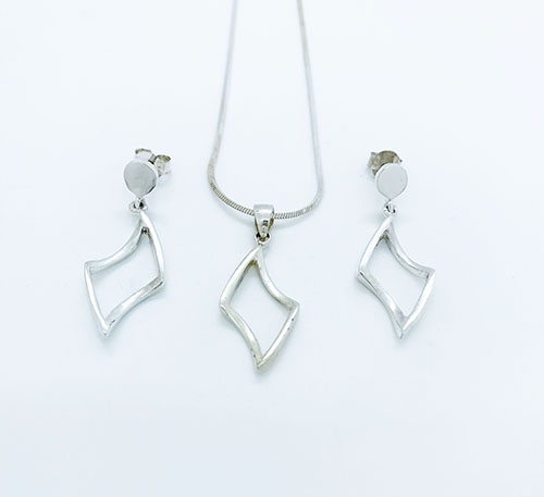 juego de aretes y dije de plata