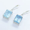 Aretes de plata con topacio azul natural