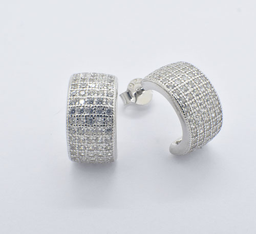 Aretes semicandongas de plata con circones