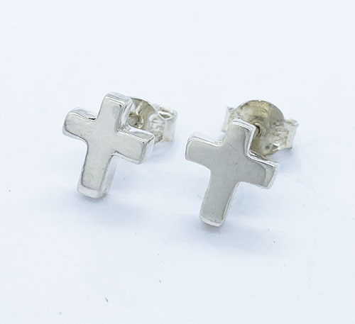 Aretes de plata ley 0,950 de peso 5,5 gramos. Diseño cruces cristianas pequeñas.