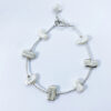 Pulsera de perlas naturales de cultivo de formas irregulares, de medidas 8×6, mm con cadena y cierre de plata.