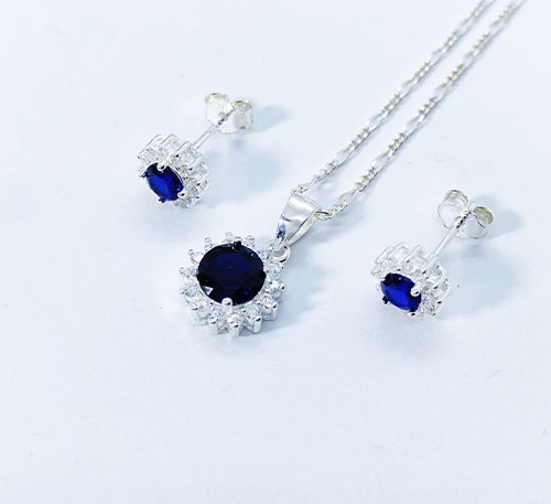 Set de aretes, dije y cadena de plata con zafiro