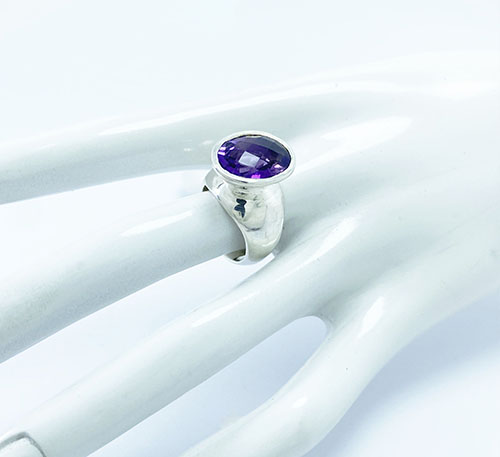 Anillo de plata con amatista