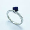 Anillo de plata con zafiro creado