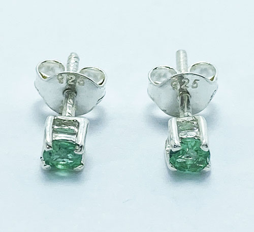 Aretes de plata con esmeraldas de Colombia