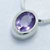 Dije de plata ley 0,925 peso 1,5 gramos con amatista natural, talla redonda de tamaño 8 mm de diámetro y 2 quilates de peso.