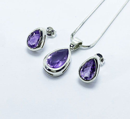 Set de aretes dije y cadena de plata con amatistas