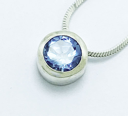 Dije collar de plata con topacio azul natural